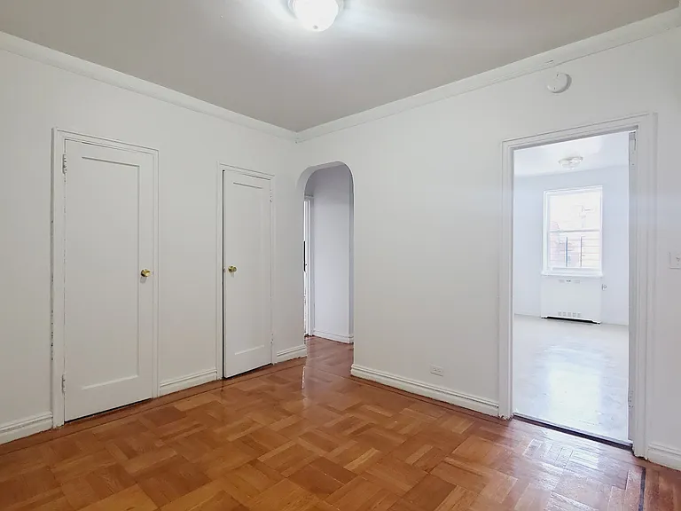 711 Walton Ave #4J — Photo 2