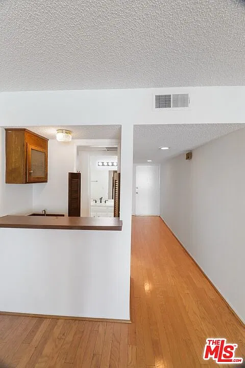 3 bed, 2.5 bath, 1431 sqft, $4,600 — Photo 2