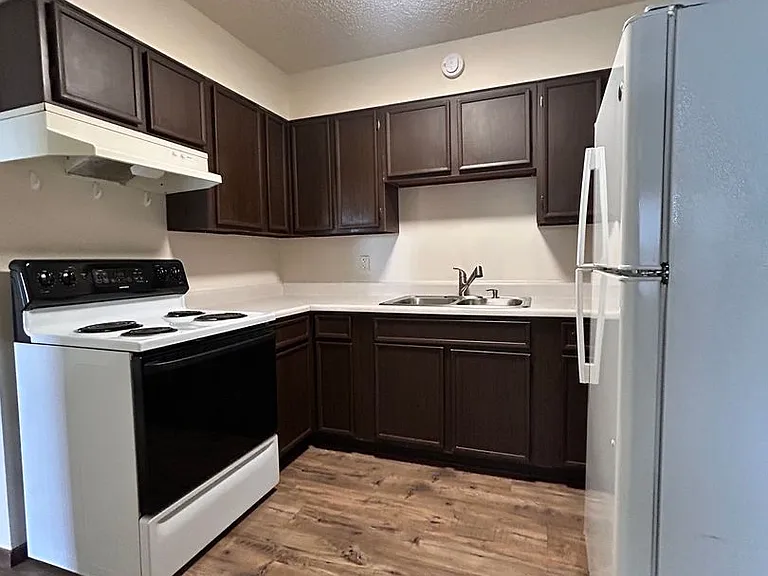 311 S Eaton Ave — Photo 5