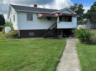 402 Levine Ln, Ruffs Dale, PA 15679