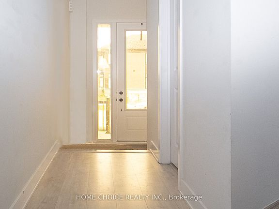 4th image of 639 Pollock Grv E