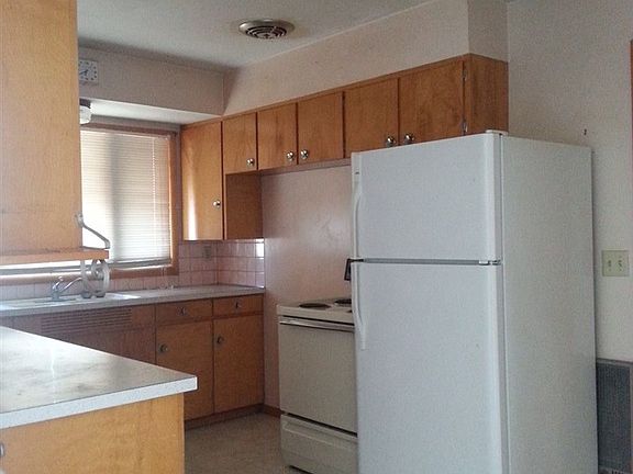 3rd image of 312 N Walker St