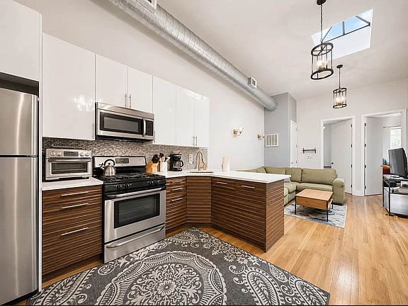 2nd image of 89 Cornelia St #3