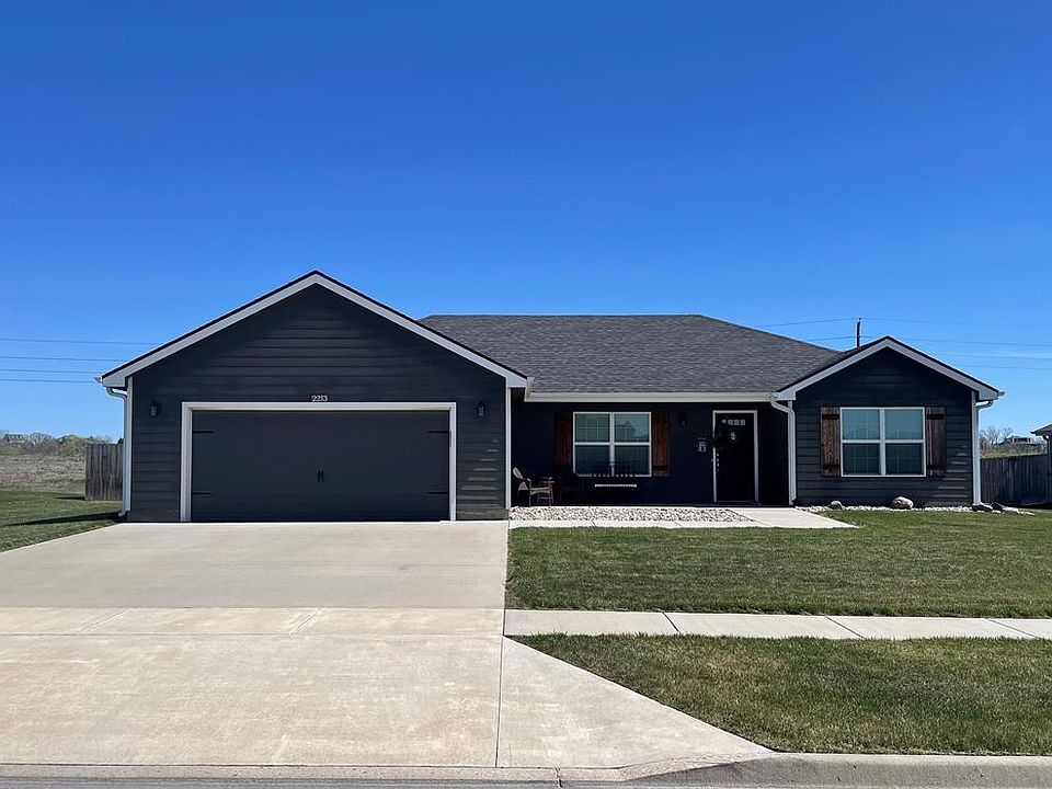 1st image of 2213 Saddlebrook Dr