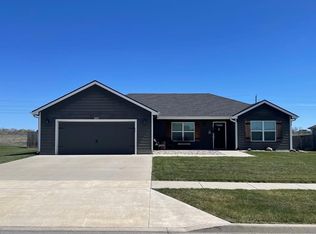 2213 Saddlebrook Dr, Salina, KS 67401