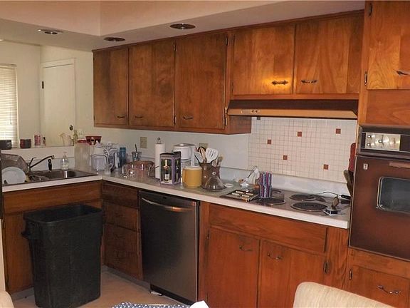 4th image of 1051 Pepper Hill Dr