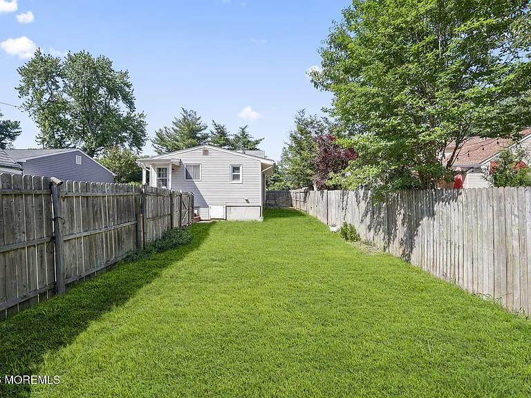 804 Nutswamp Rd #RED — Photo 6
