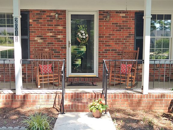 ROCKING CHAIR FRONT PORCH