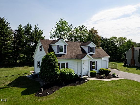 2nd image of 420 Helderview Drive