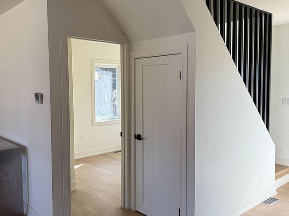 4th image of 32 Homestead Rd