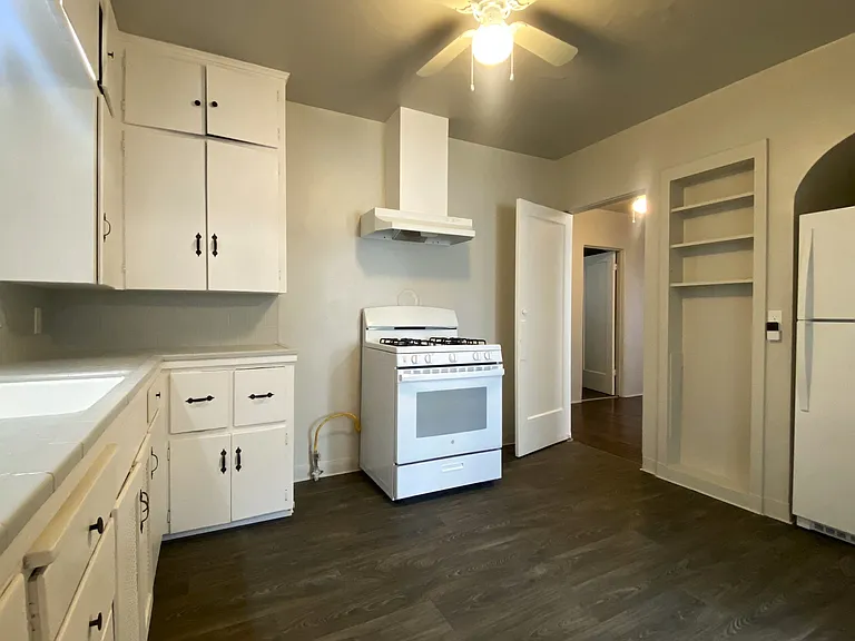2201 F St — Photo 18