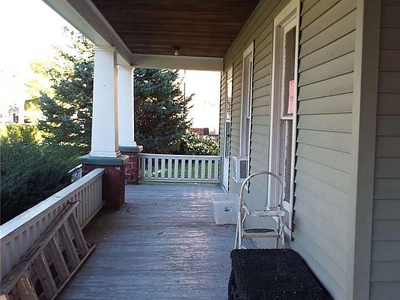 4th image of 1005 W Henley St