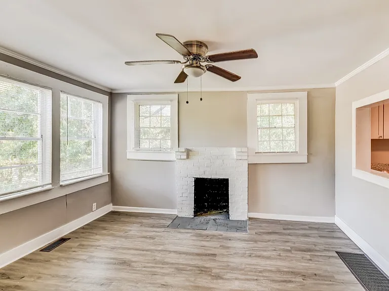 845498_017_living_room_13111416.jpg