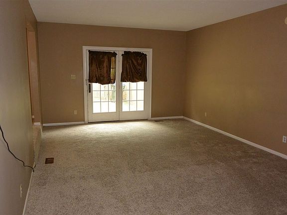 3rd image of 107 Deerwood Cir