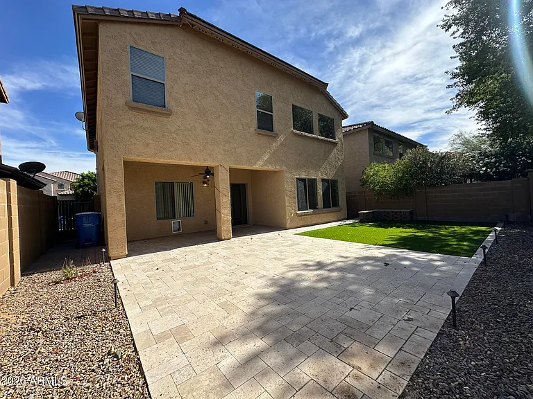 2138 W Marconi Ave — Photo 31
