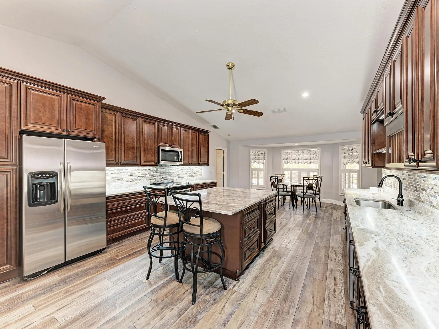 4 bed, 3417 sqft, $4,500 — Photo 4