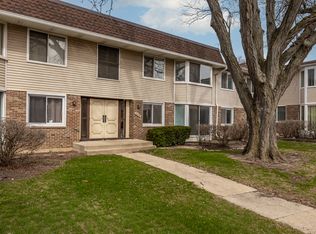 3008 Roberts Dr APT 1, Woodridge, IL 60517