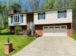 110 Dogwood Ln, Dunbar, WV 25064