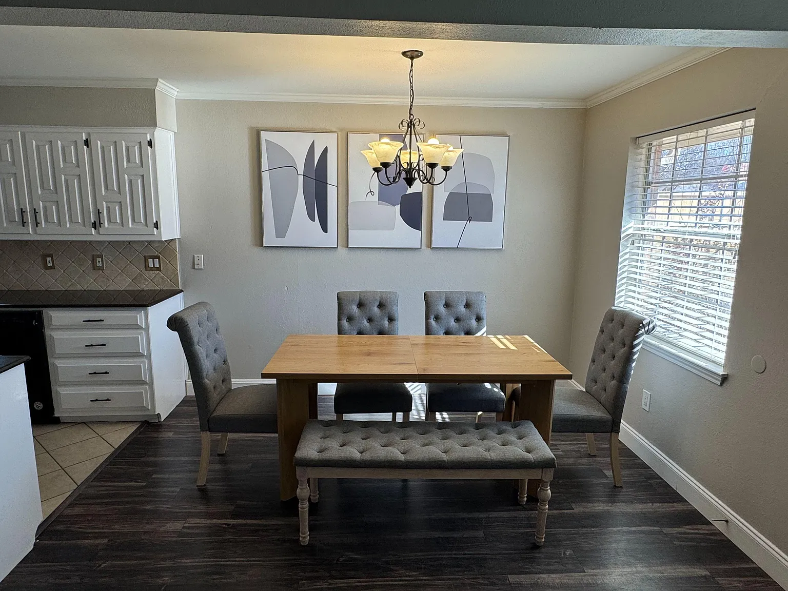 4 bed, 3.5 bath, 2300 sqft, $1,048 — Photo 4