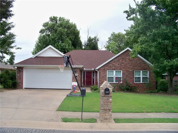 203 Blake Dr, Centerton, AR 72719