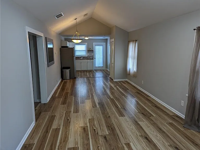166 Hill St SE — Photo 4