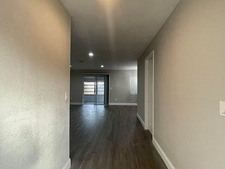 4703 Kelly Rd — Photo 31