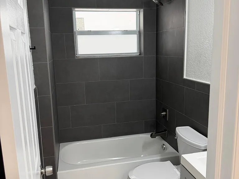110 NW 7th Ave #18 — Photo 14