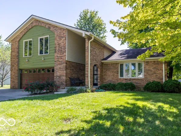 1115 Barcelona Dr, Greenwood, IN 46143