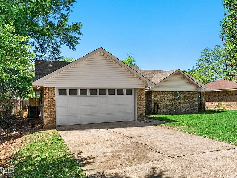 2542 Spruce Dr — Photo 6