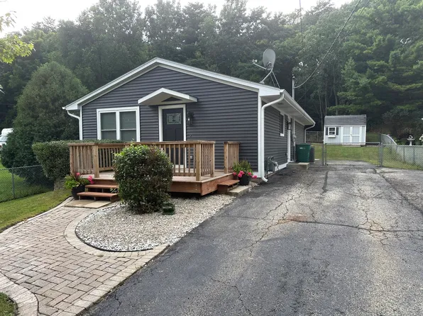 42 S Hickory Ave, Fox Lake, IL 60020