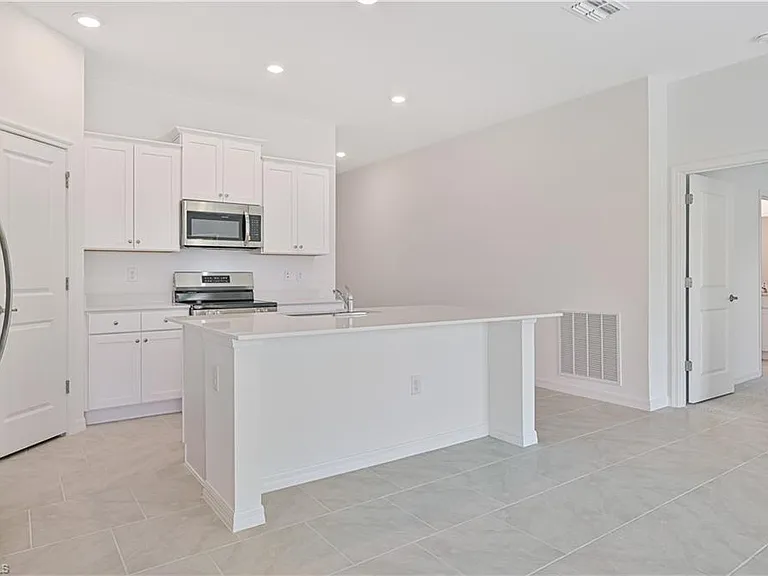 2901 SW 18th Pl — Photo 14