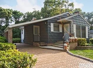 376 Locust St, Central Islip, NY 11722