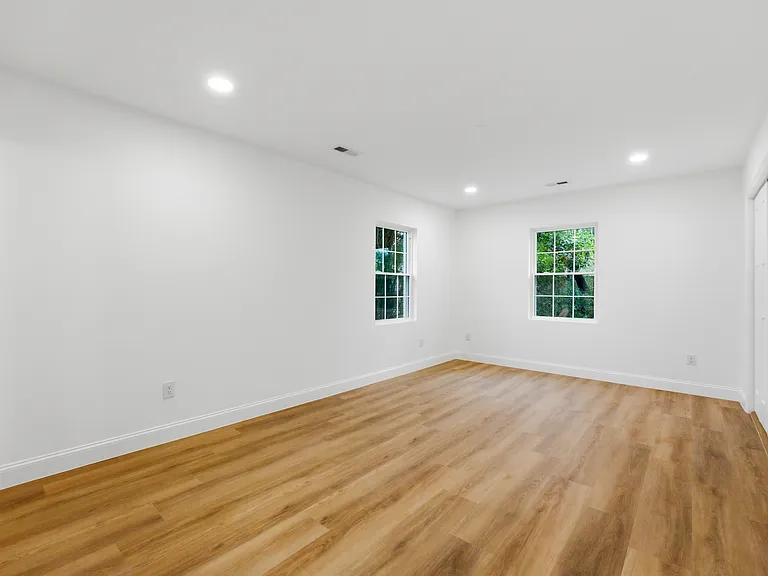 523 Biltmore St — Photo 10