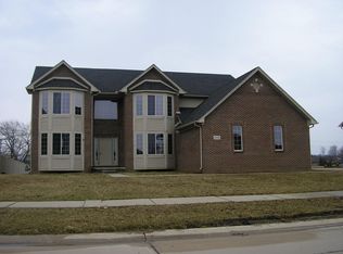 26426 Blue Heron Dr, Flat Rock, MI 48134