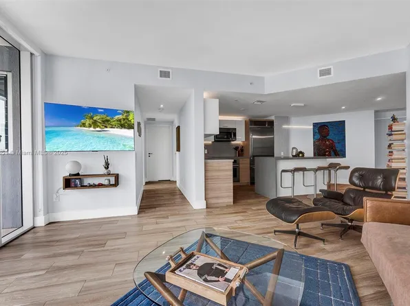 1300 Brickell Bay Dr APT 1810, Miami, FL 33131