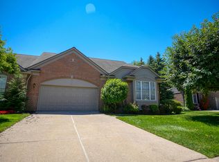 1322 Copper Cir, Rochester, MI 48306