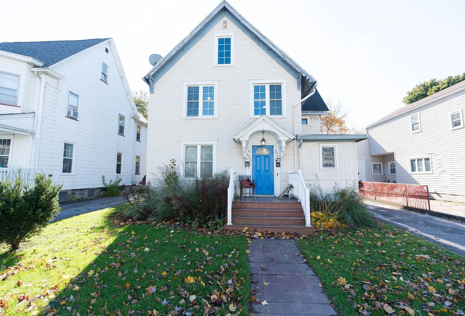 224 E Commercial — Photo 4