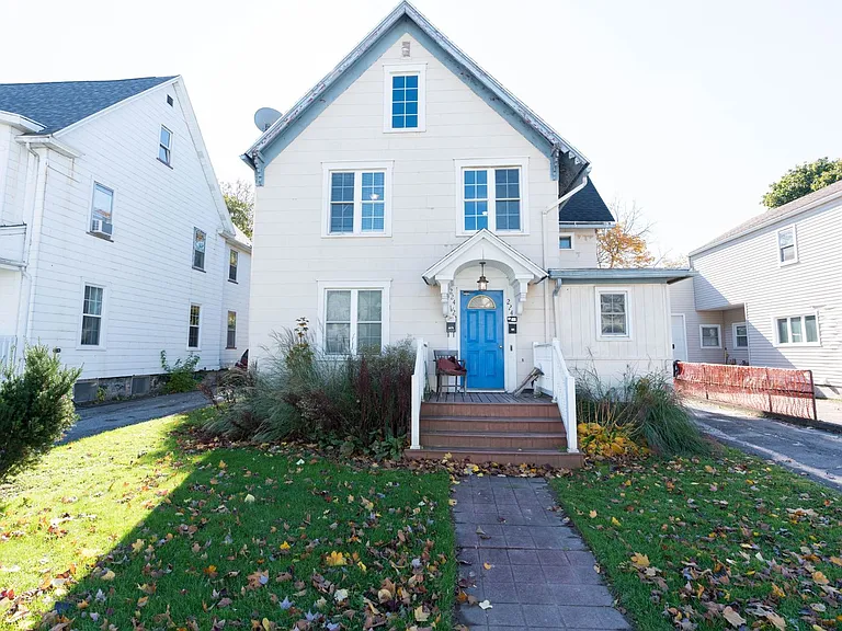 224 E Commercial St — Photo 1