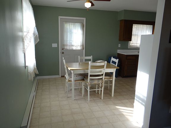 Eat in kitchen