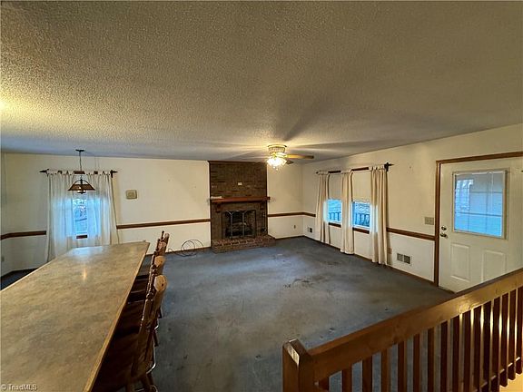 3rd image of 404 Plaza Dr