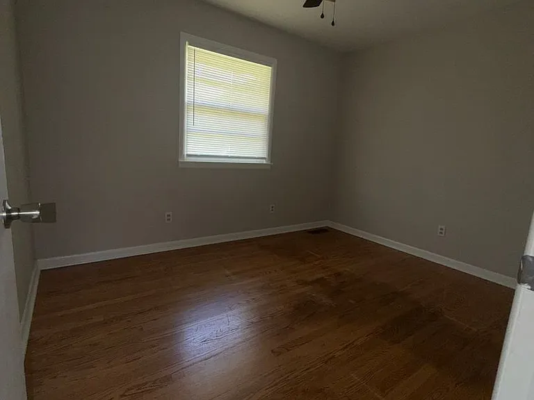 41 Central Ln — Photo 6