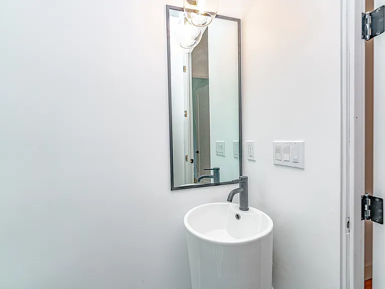 1342 Portia St — Photo 13