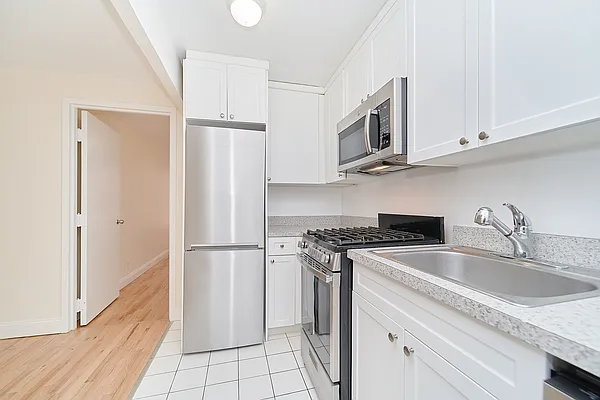 Rented by Living New York | media 8
