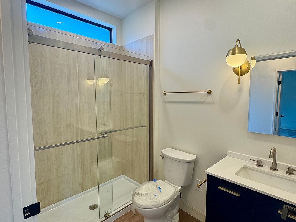 2nd Bathroom