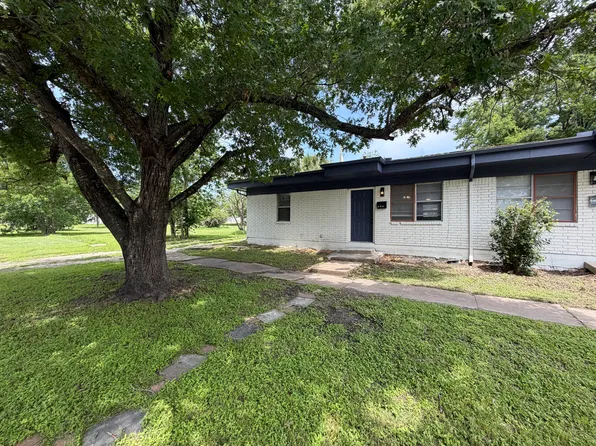 606 W 4th St, Taylor, TX 76574