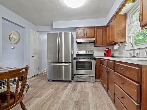 5th image of 17920 Hillcrest Dr