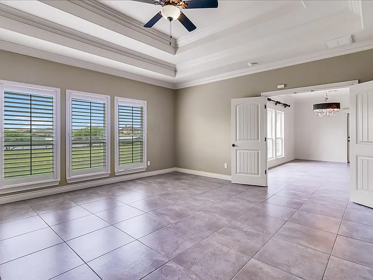 6241 Lago Vista Dr — Photo 37