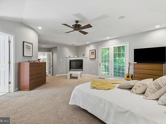 4th image of 5803 Hall St
