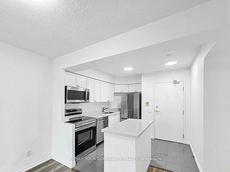 30 Harrison Garden Blvd #911 — Photo 7