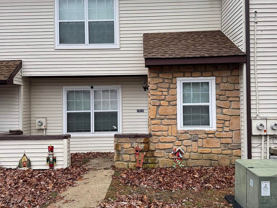 1st image of 2818 Hawthorn Ct #2818
